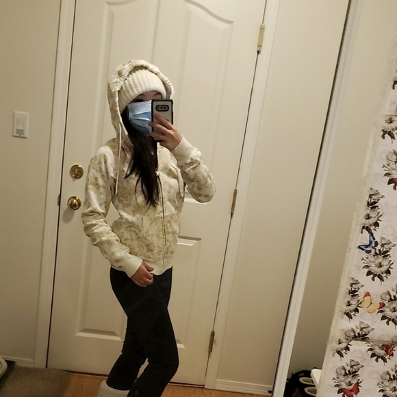 TNA Fleece Retro/Vintage Patterned Zip Up Hoodie in White & Gold - Picture 16 of 16